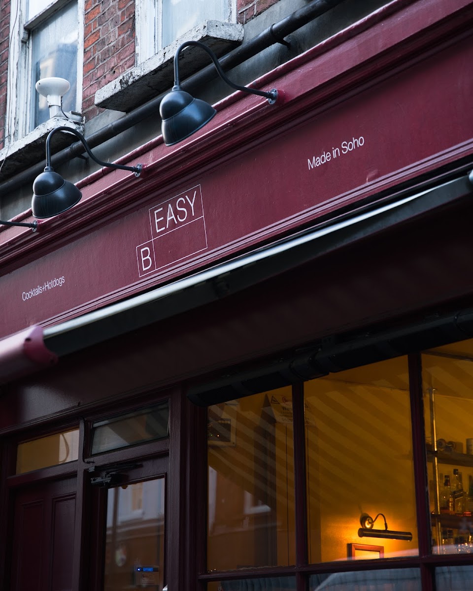 Beasy Soho ( Cocktails & Hot Dogs )